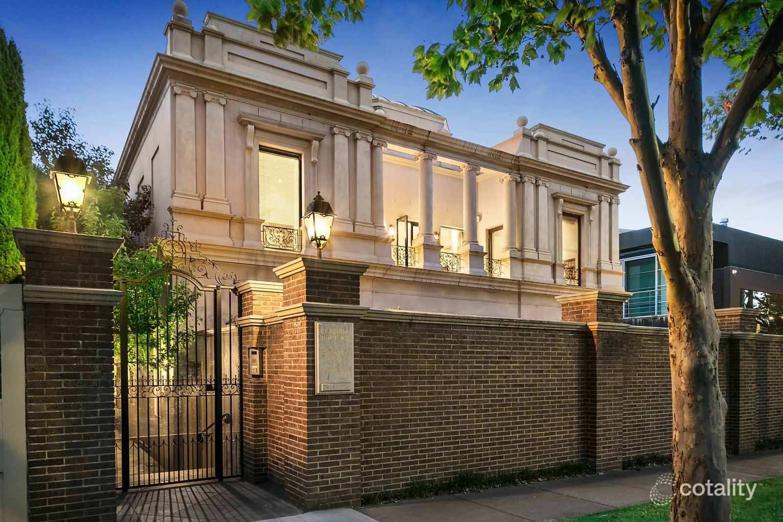 5c Maple Gr, Toorak, VIC 3142