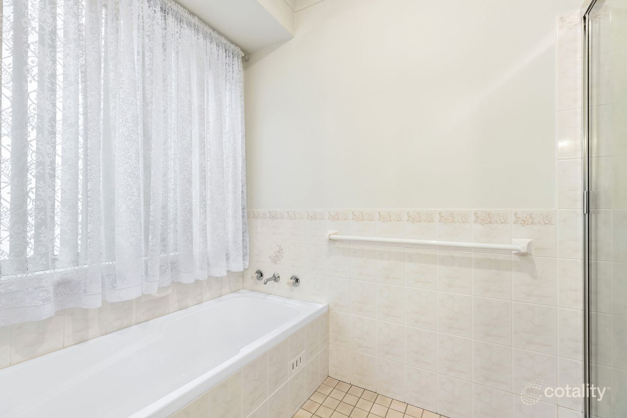 31 Agincourt Cres, Valentine, NSW 2280