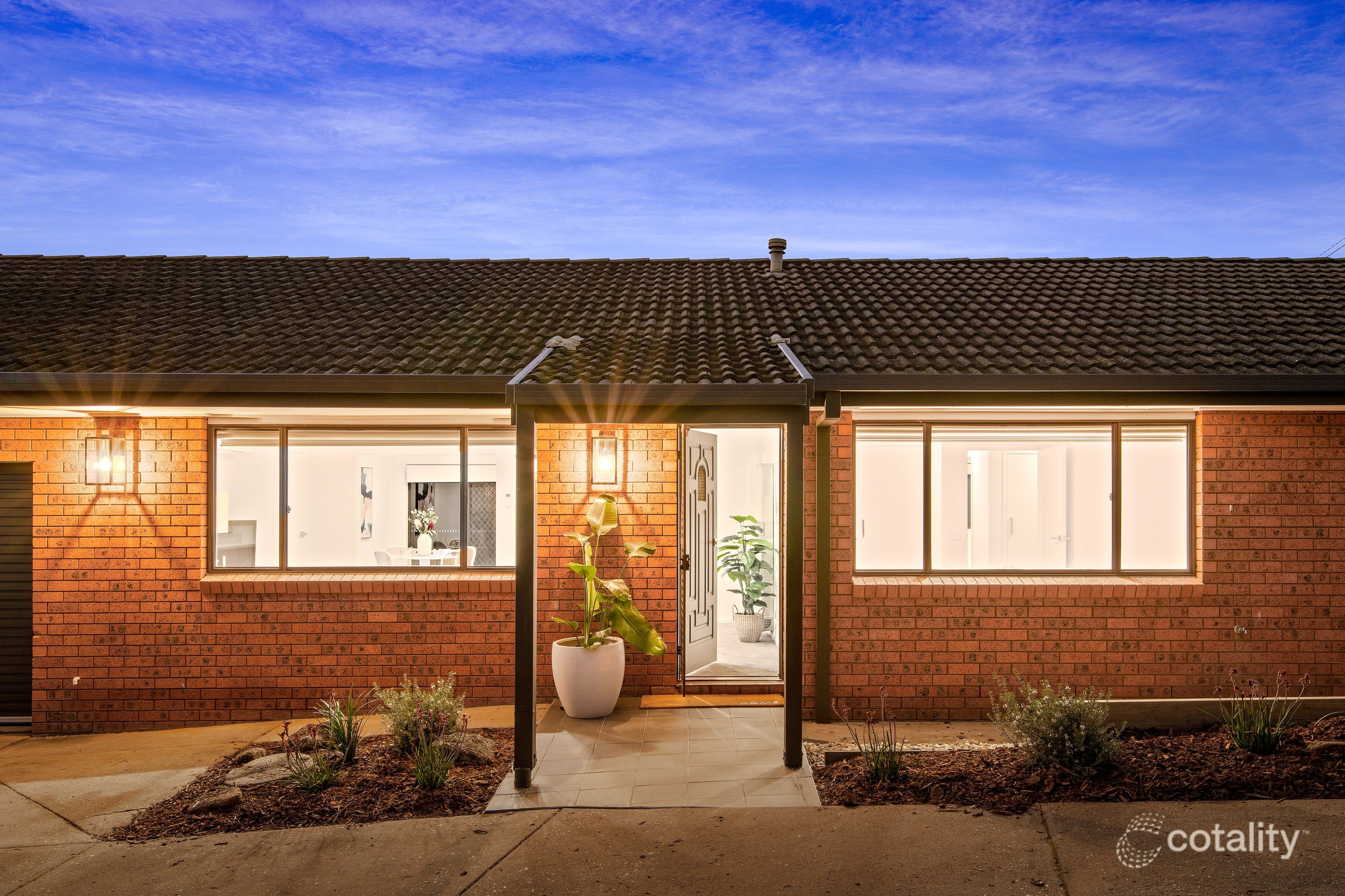 2/585 Hague St, Lavington, NSW 2641