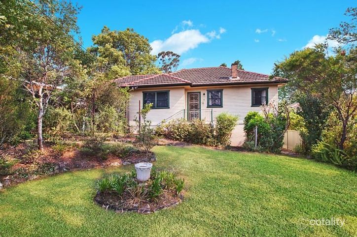 8 Kinarra Ave, Wyoming, NSW 2250