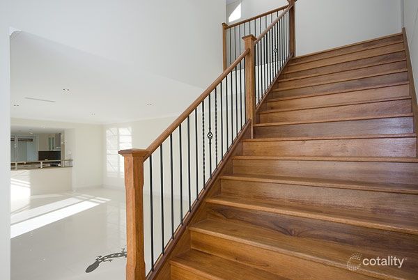 7025 Vista Dr, Benowa, QLD 4217