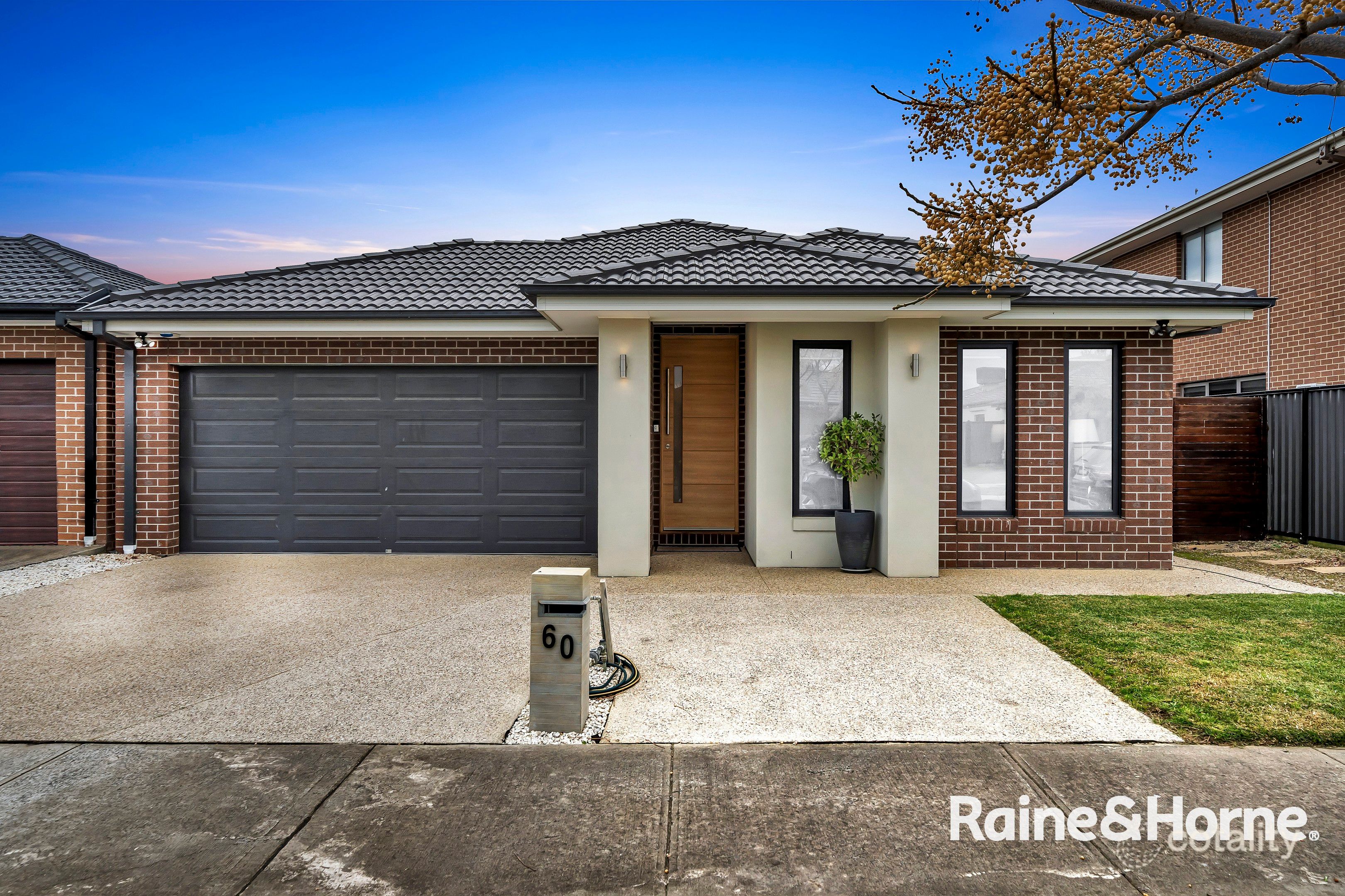 60 Calibre Cct, Clyde North, VIC 3978