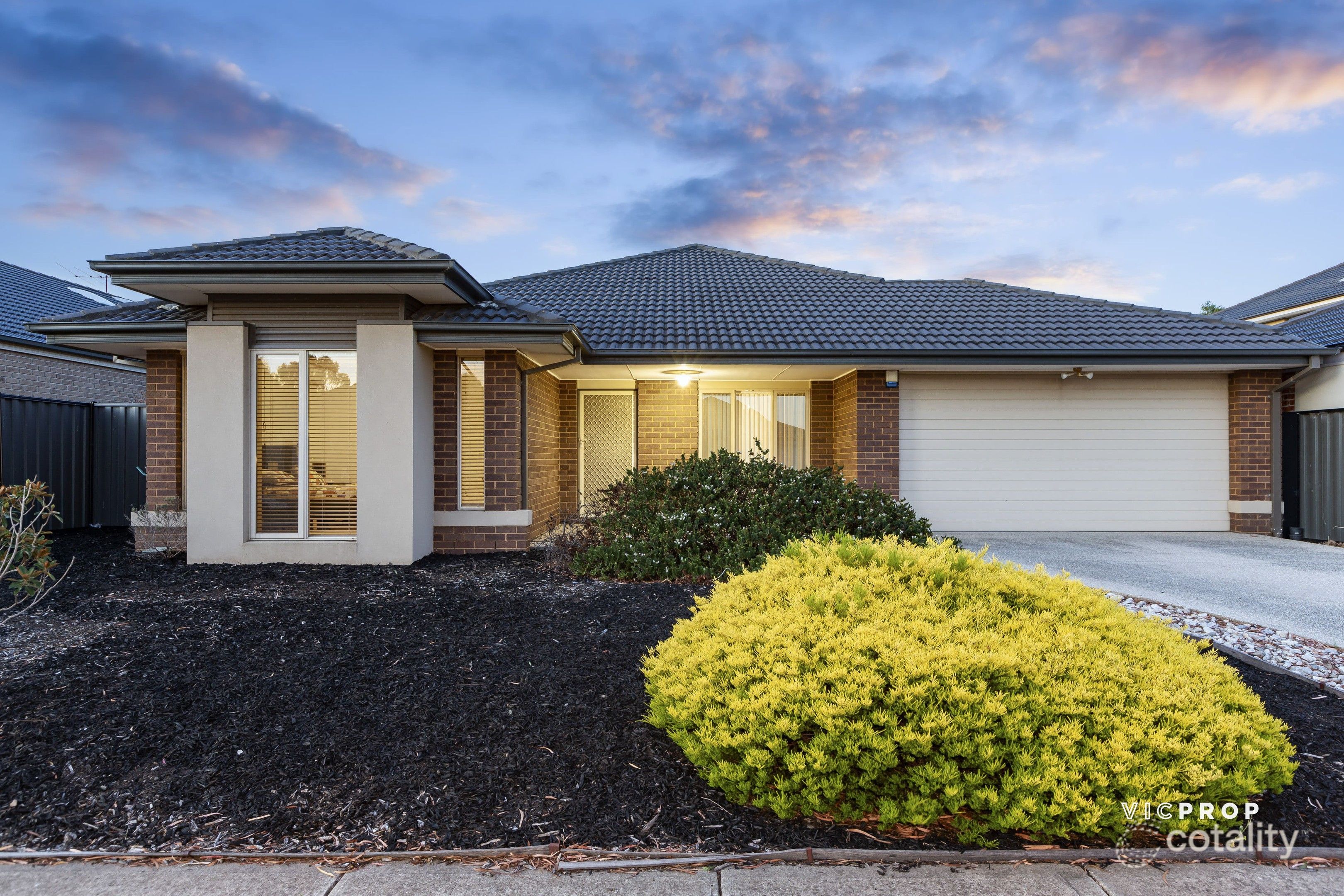 33 Hemlock Cres, Point Cook, VIC 3030