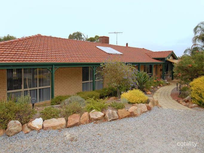 16 Lakelands Dr, Gnangara, WA 6077