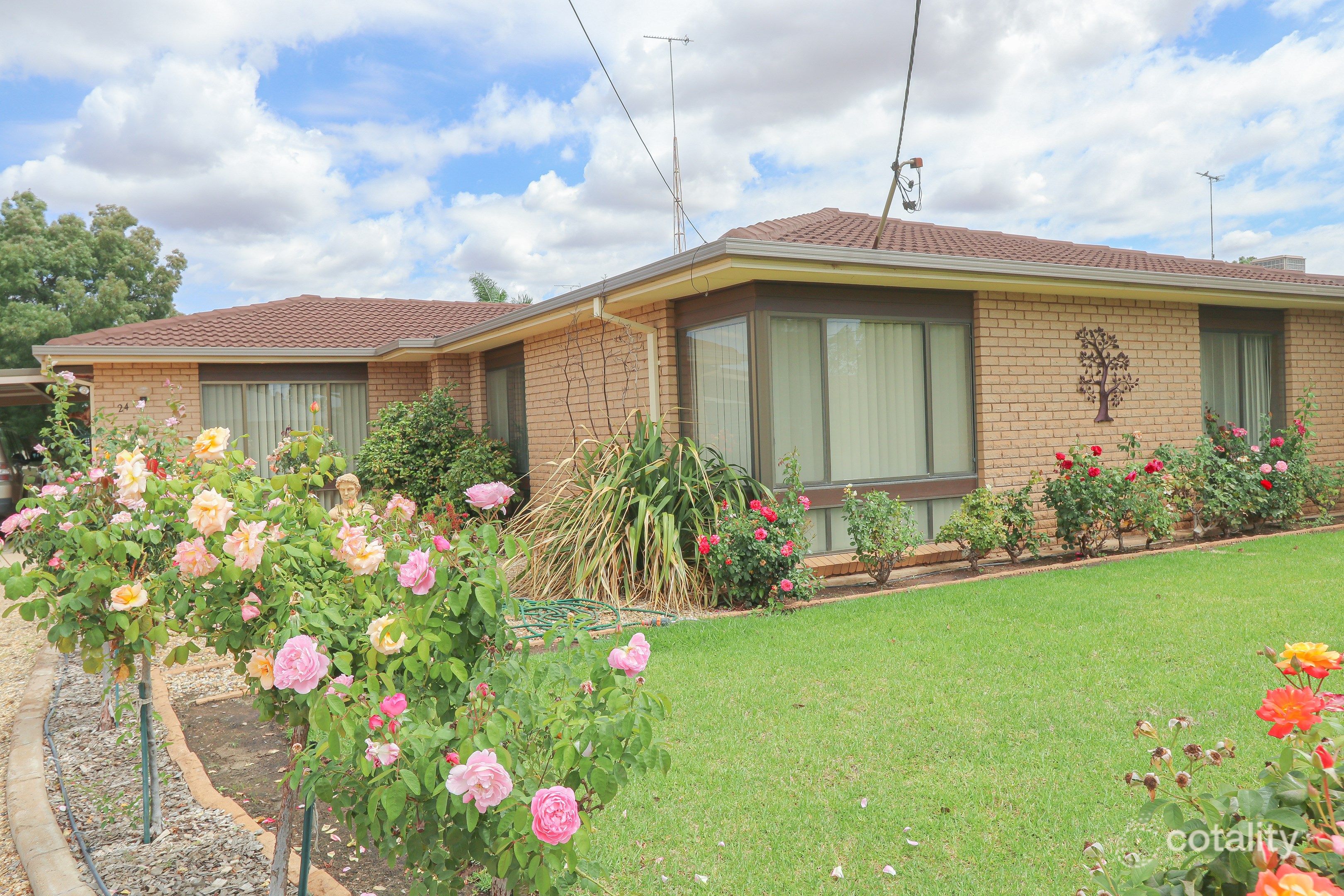 24 Brown St, West Wyalong, NSW 2671