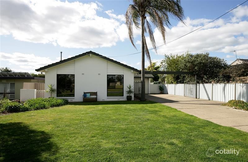 19 Lake St, Lake Albert, NSW 2650