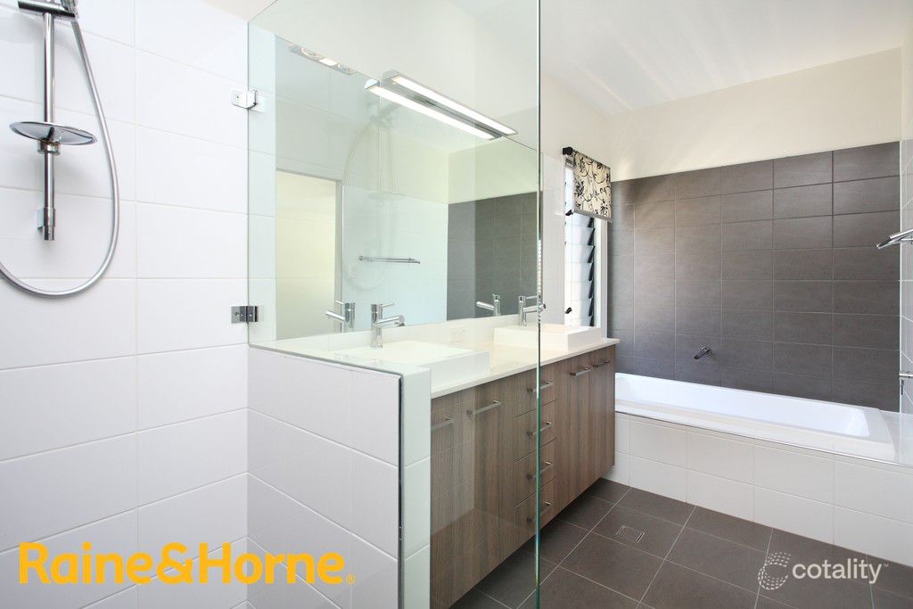 13 Brisbane Ave, Camp Hill, QLD 4152