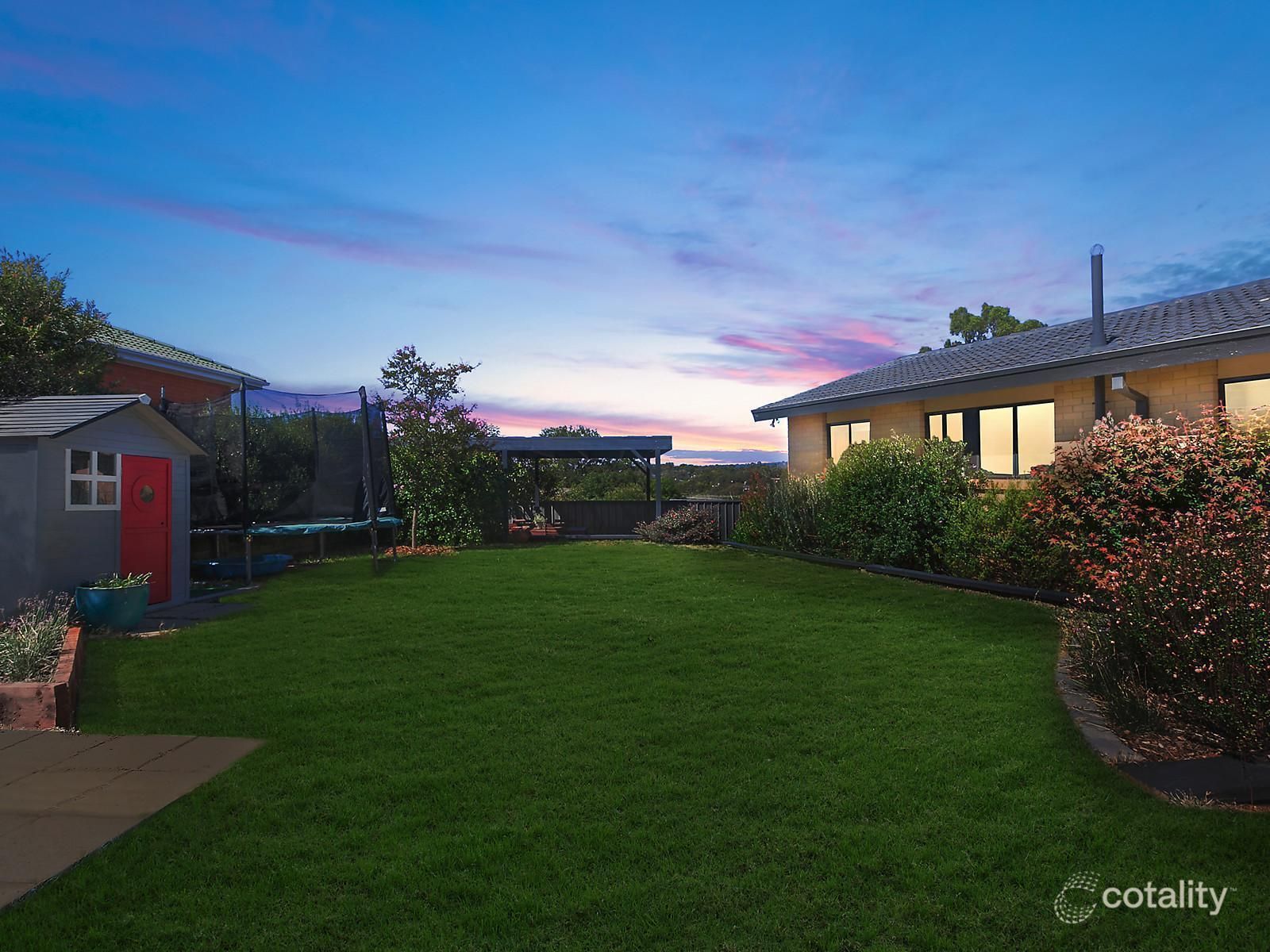 2 Holland St, Macgregor, ACT 2615