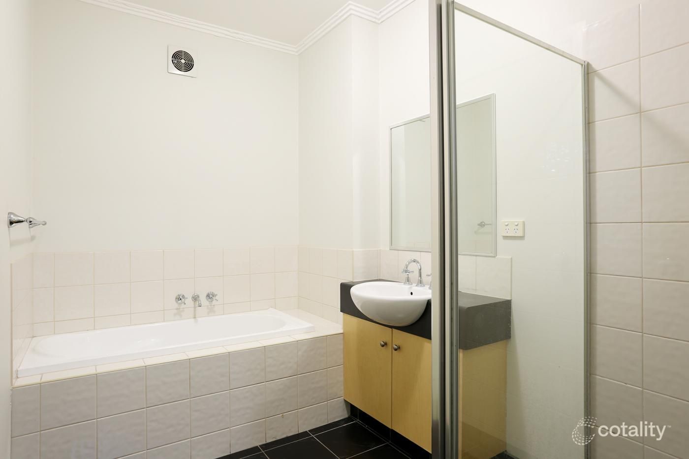 28/2 Newmarket Way, Flemington, VIC 3031