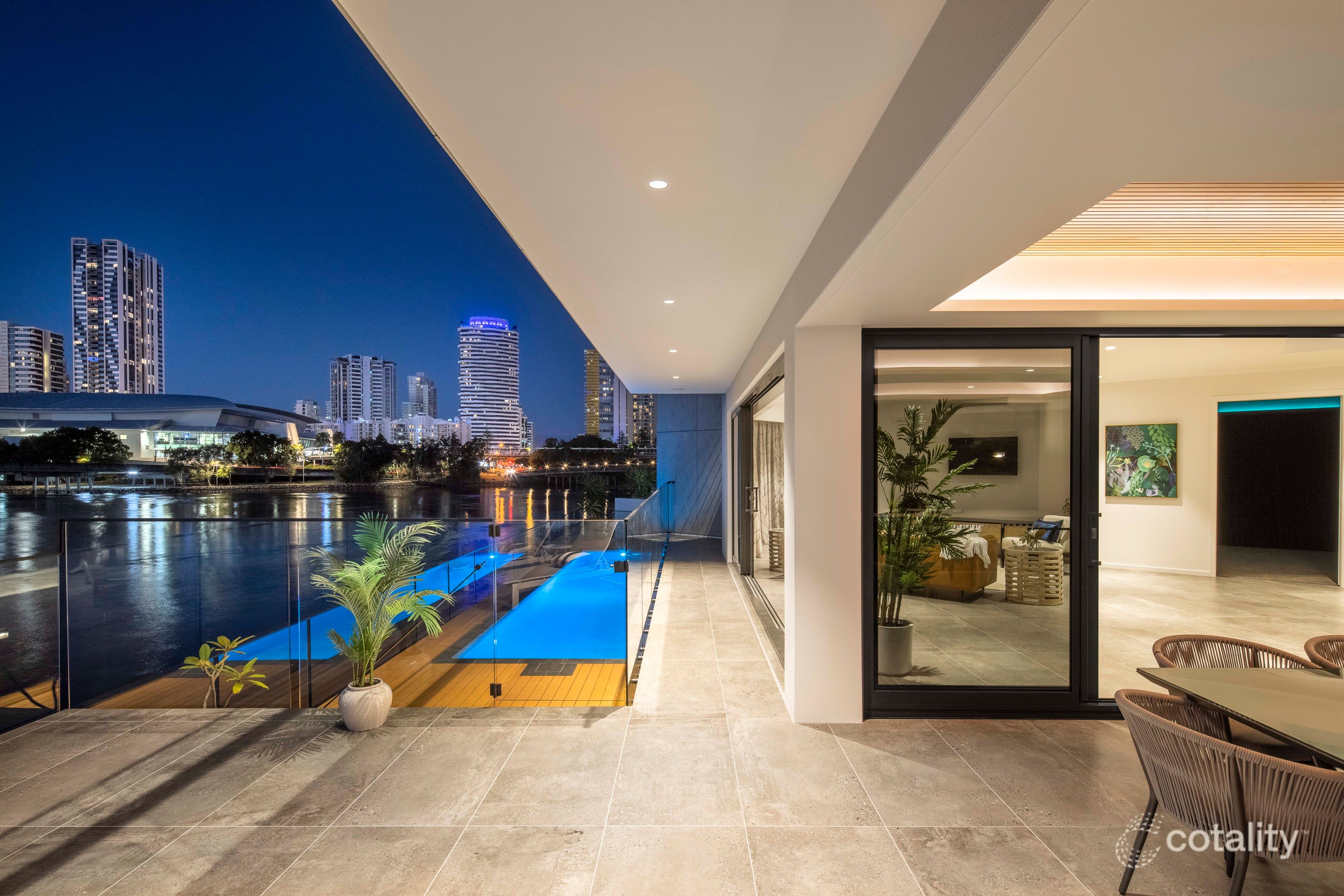 22 Lakeland Key, Broadbeach Waters, QLD 4218