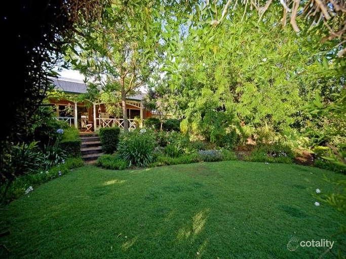 6 Gum Gr, Guildford, WA 6055