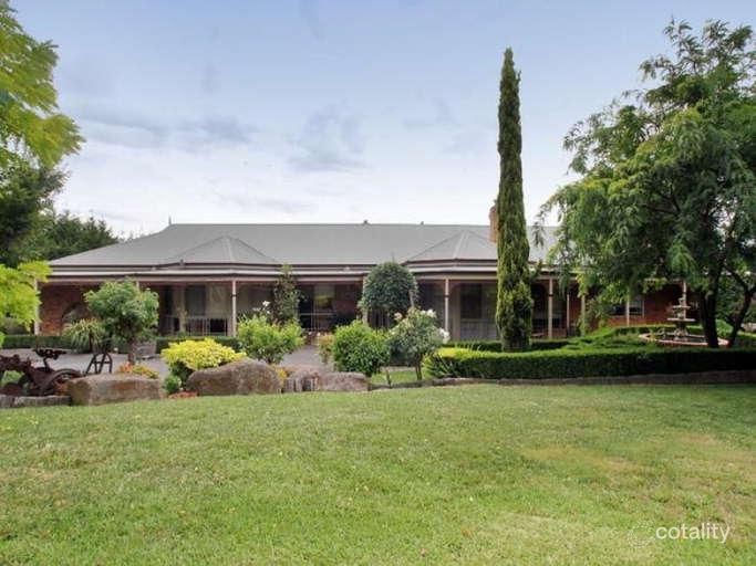 14 Lily Rd, Lilydale, VIC 3140