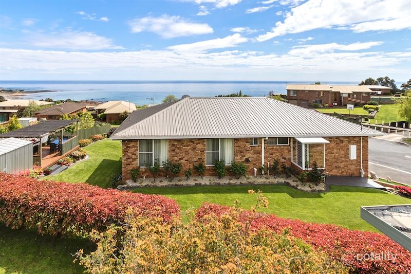 2 Lancaster Ave, Penguin, TAS 7316