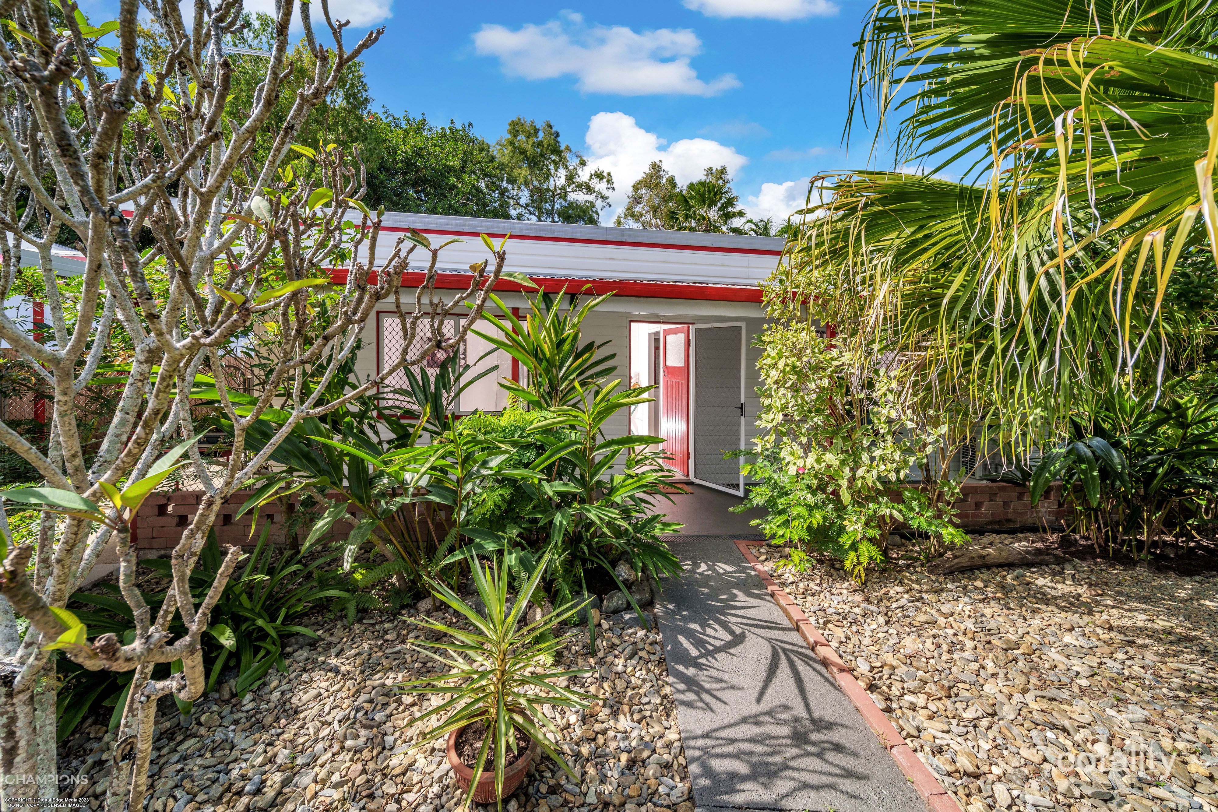 54 Waite St, Machans Beach, QLD 4878