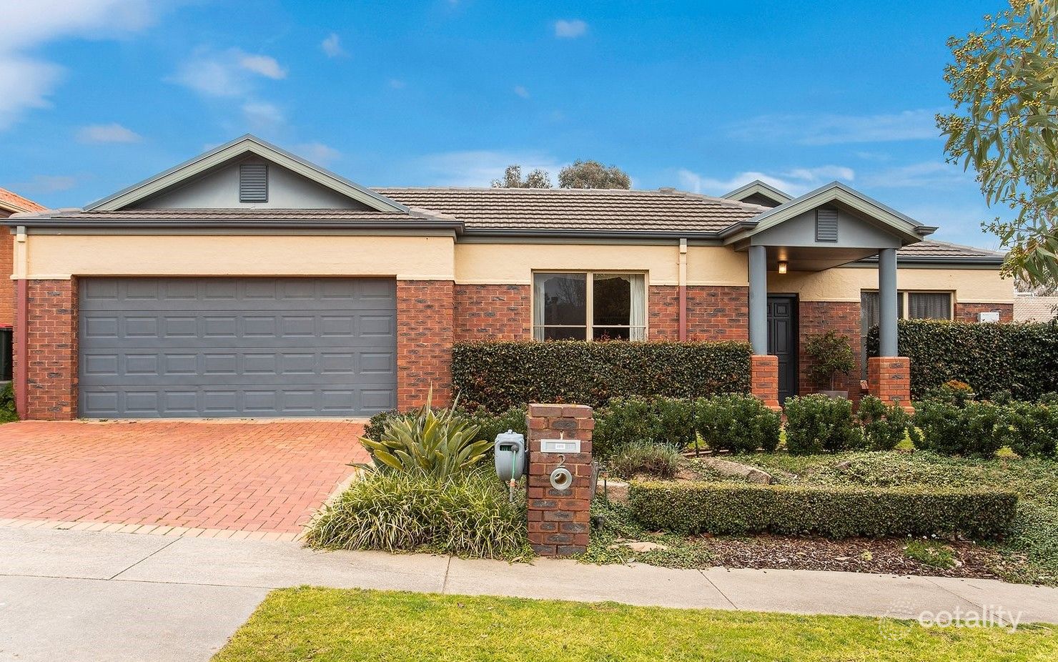 2 Chelsea Bvd, Strathdale, VIC 3550