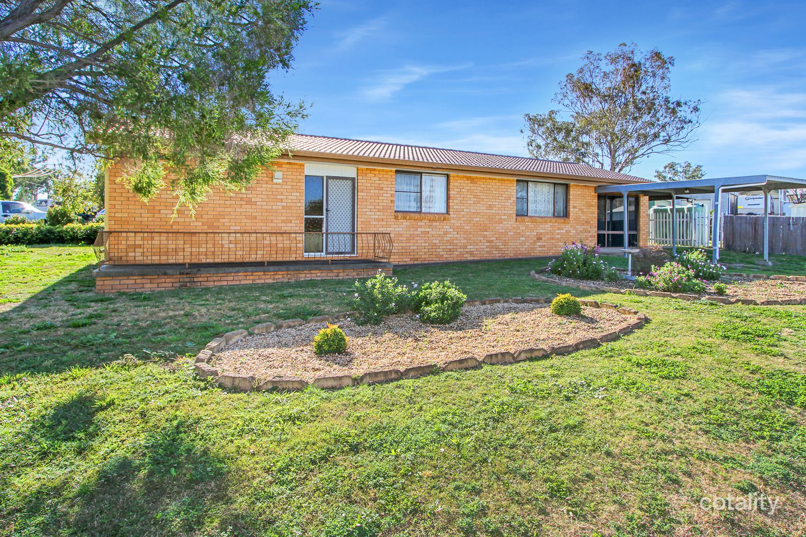 17 Damar Ave, Kootingal, NSW 2352