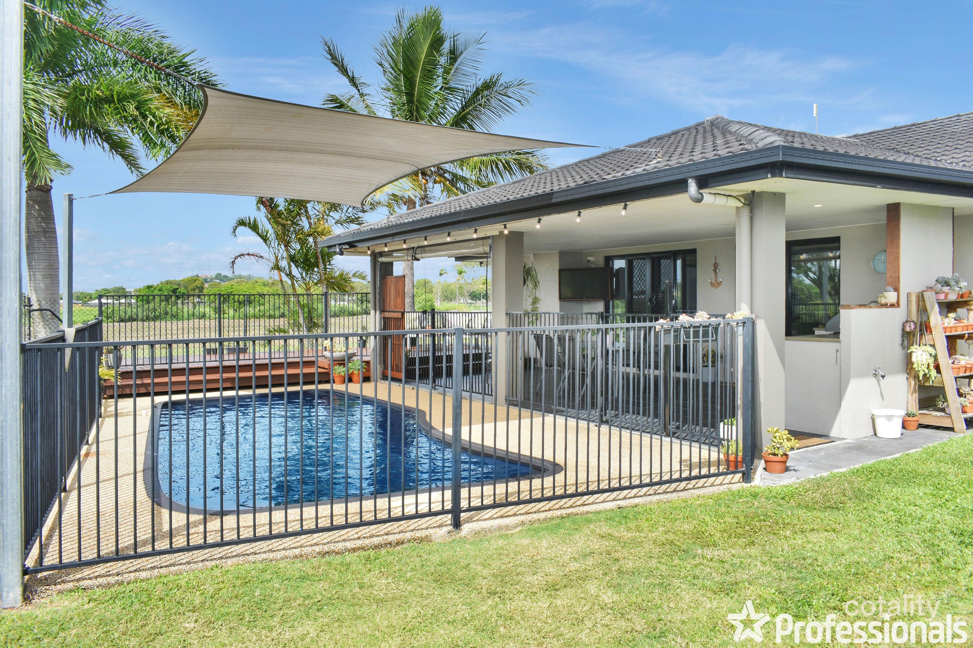 52 Patricia Dr, Andergrove, QLD 4740