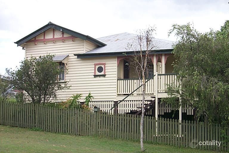 8 Ferguson St, North Ipswich, QLD 4305