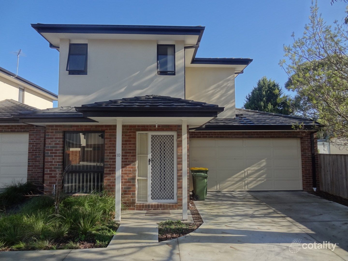 10/2-4 Edinburgh Dr, Beaconsfield, VIC 3807