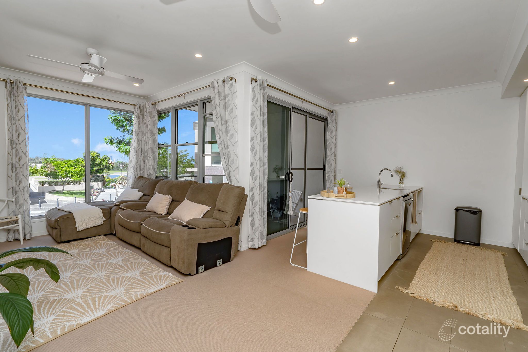 50/2 Town Centre Cl, Carrara, QLD 4211