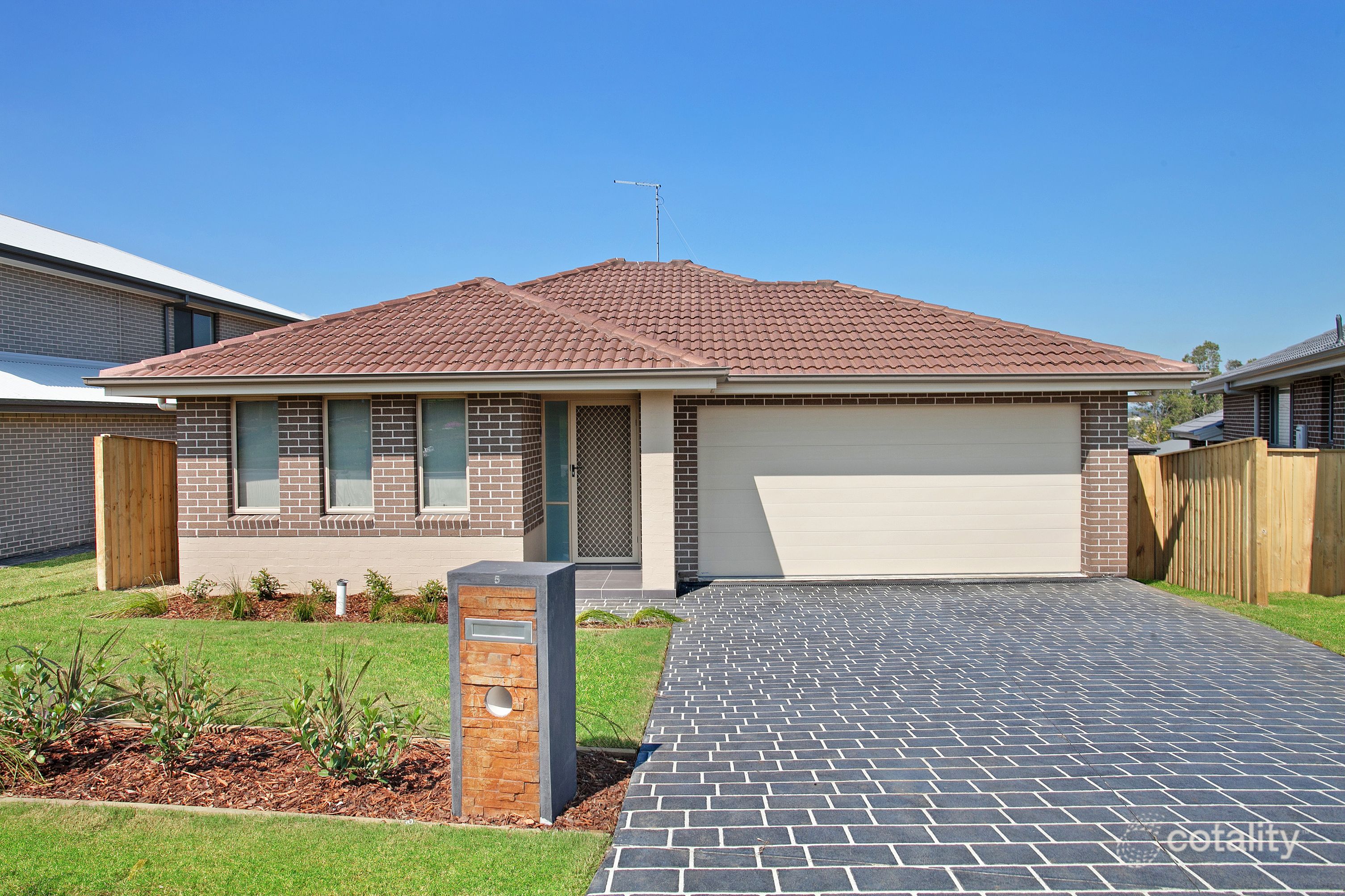 5 Dromedary Pl, Macquarie Links, NSW 2565