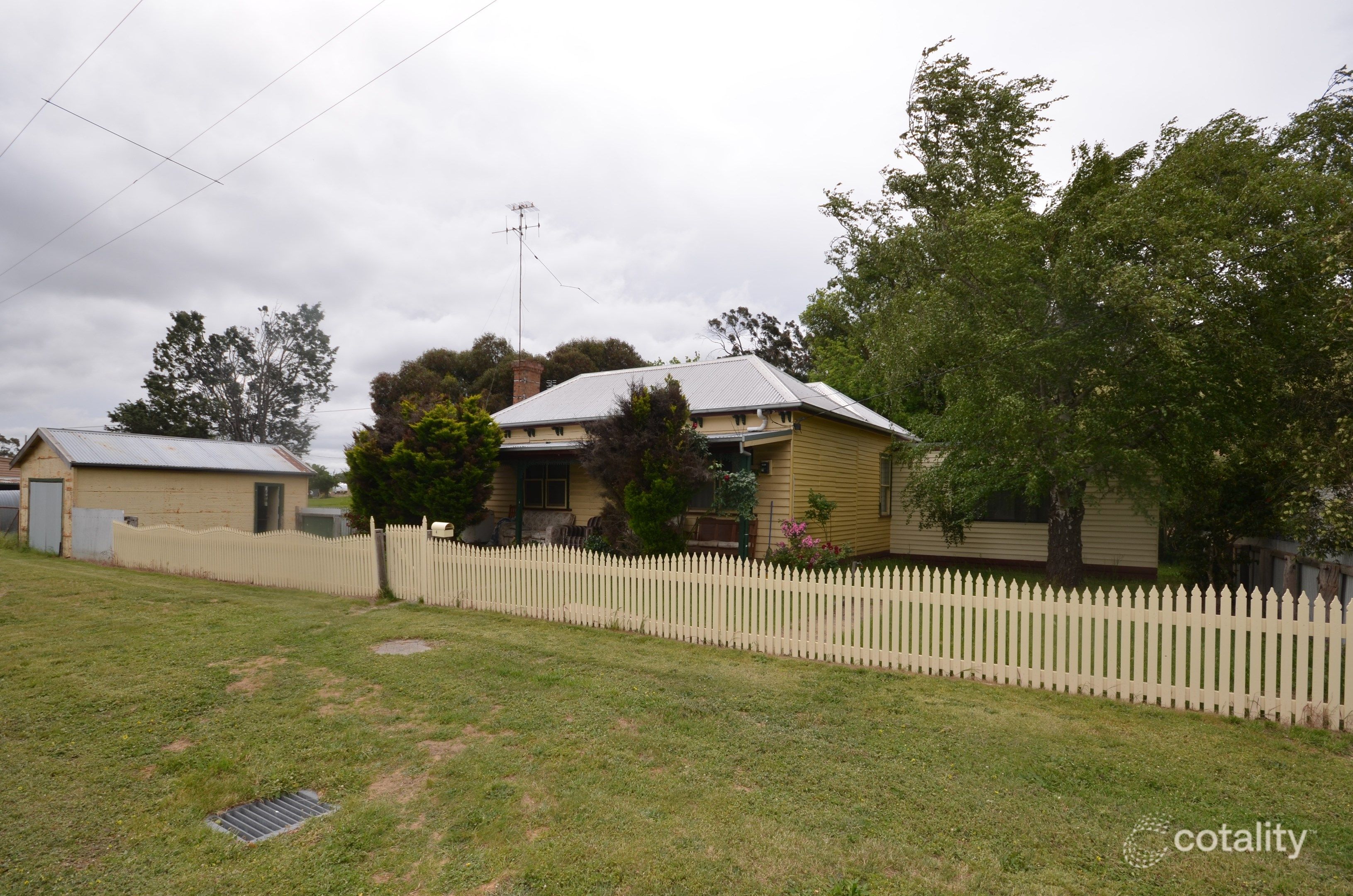 4 Albert St, Beaufort, VIC 3373