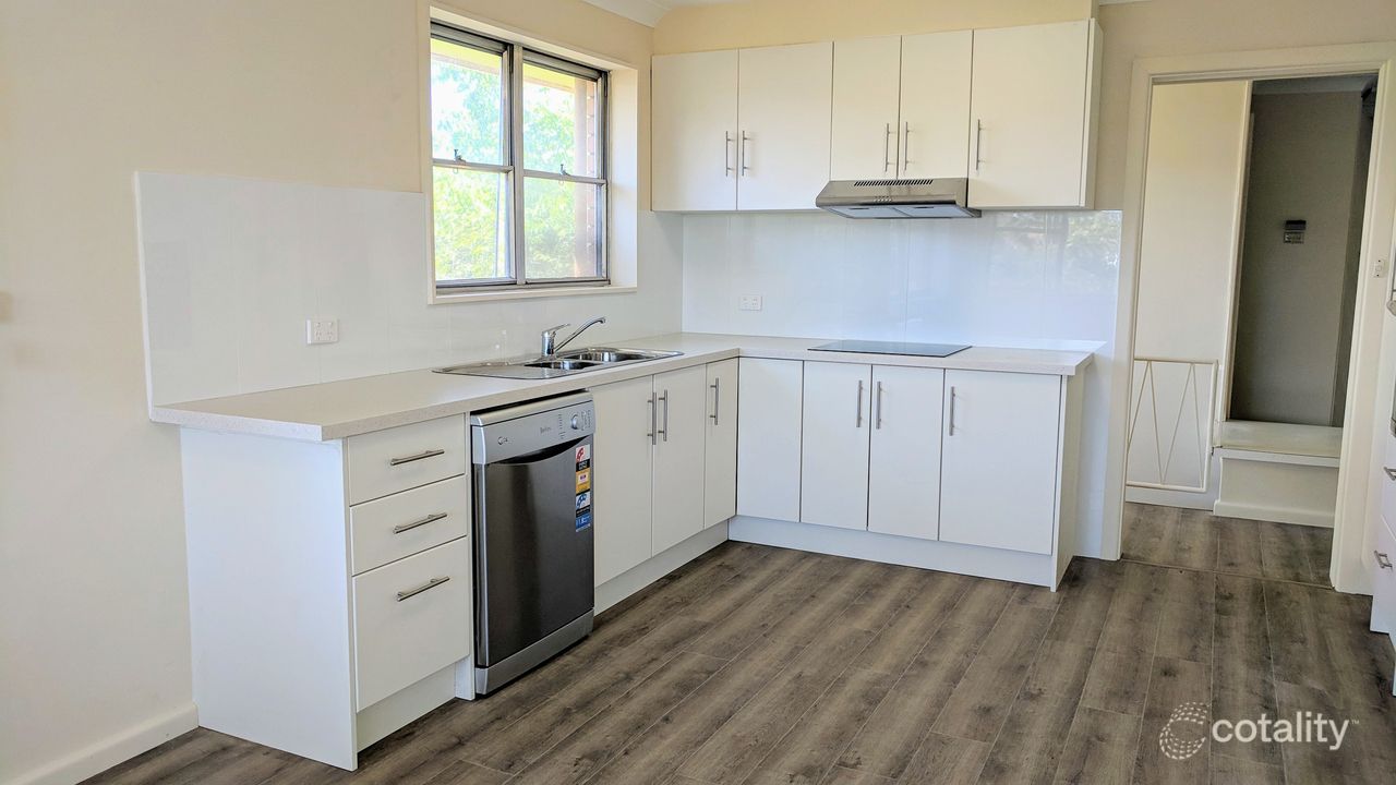 18 Gipps St, West Tamworth, NSW 2340