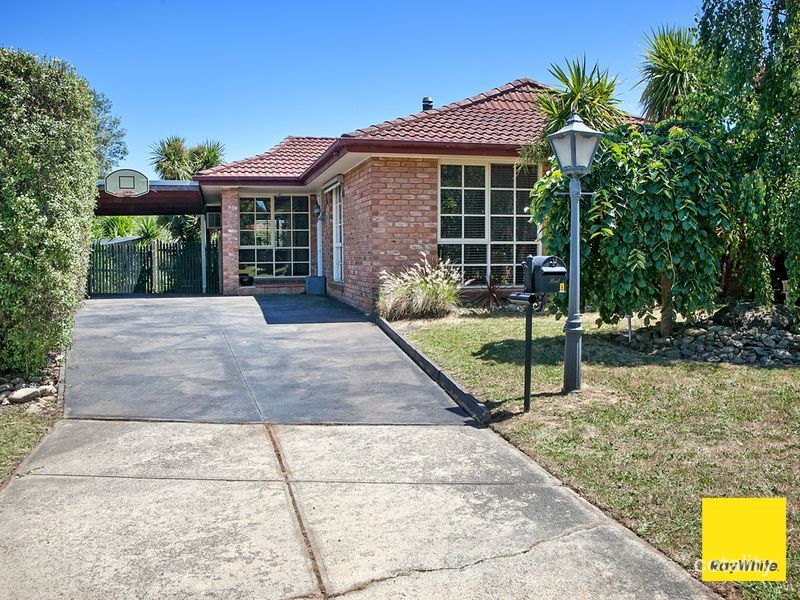 6 Cuneata Cl, Langwarrin, VIC 3910