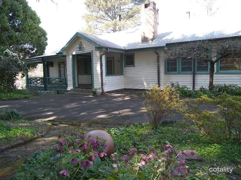 17-17a Hartley Esp, Leura, NSW 2780