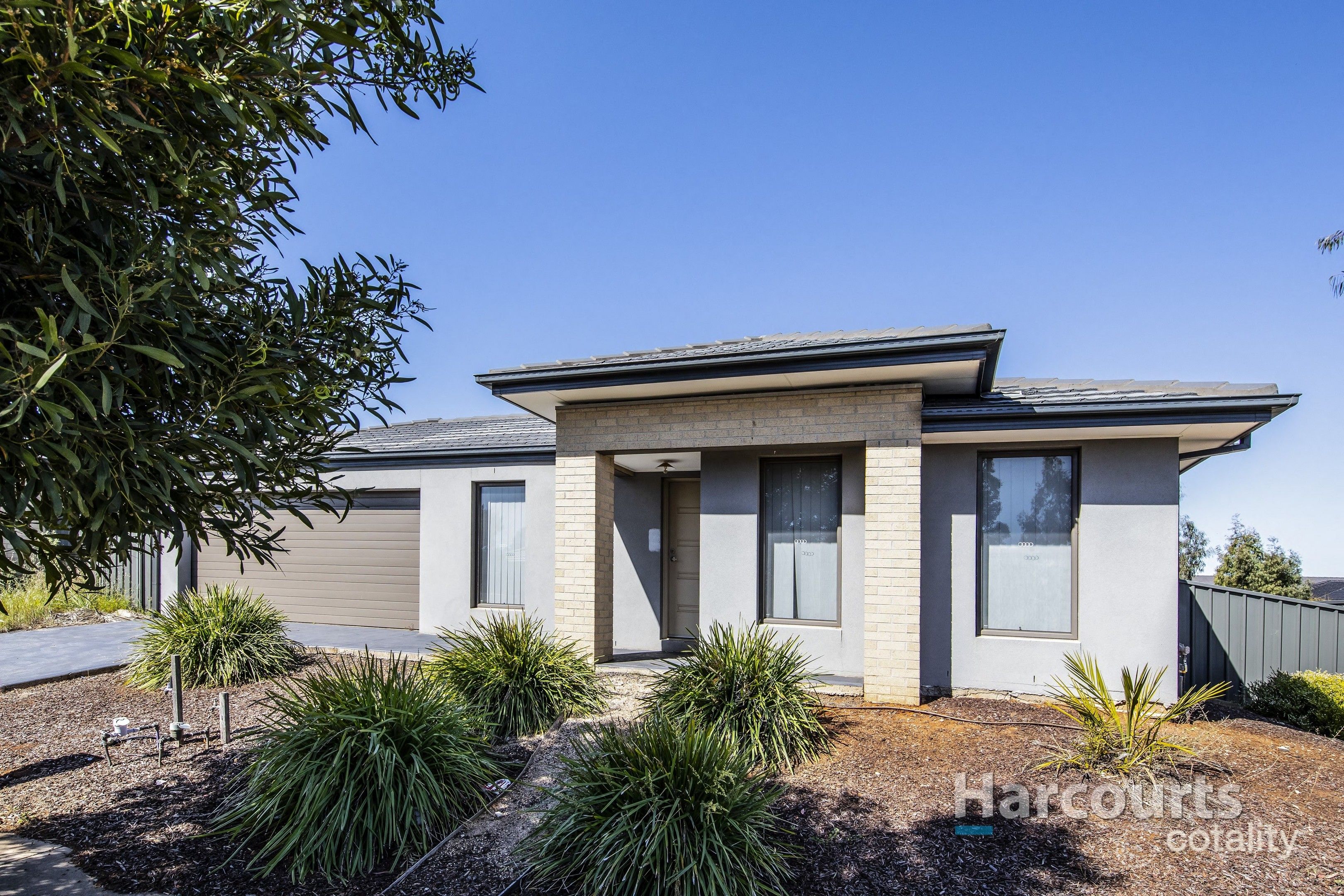 2 Jade Cres, Cobblebank, VIC 3338