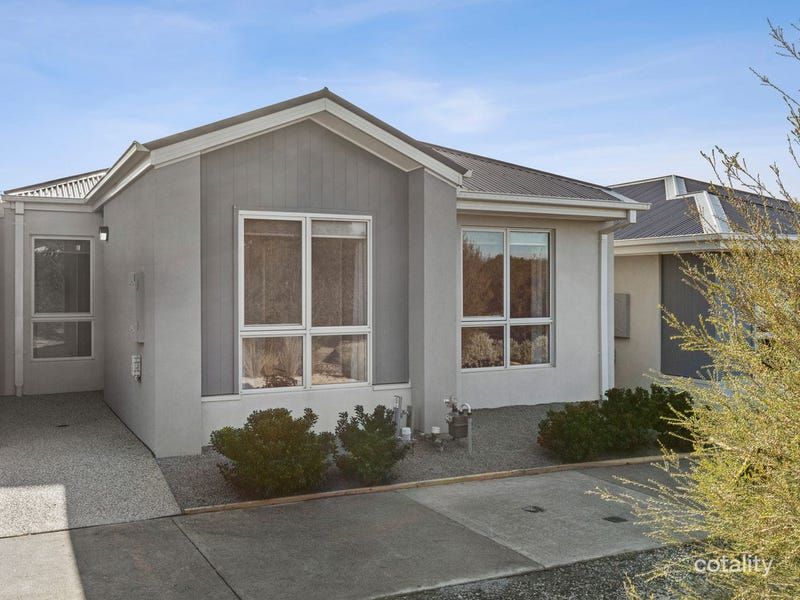 8 Plenty Walk, Mount Duneed, VIC 3217