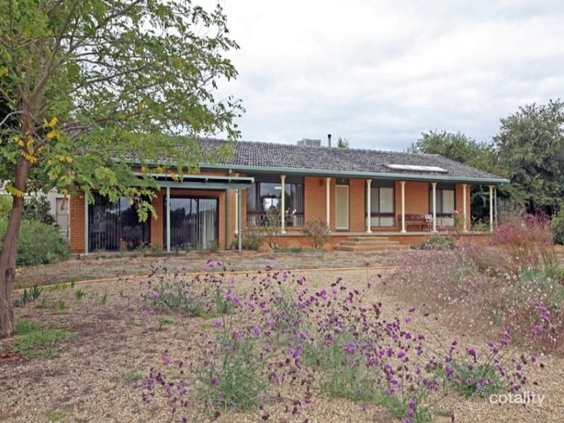 192 Dukes Rd, Lake Albert, NSW 2650