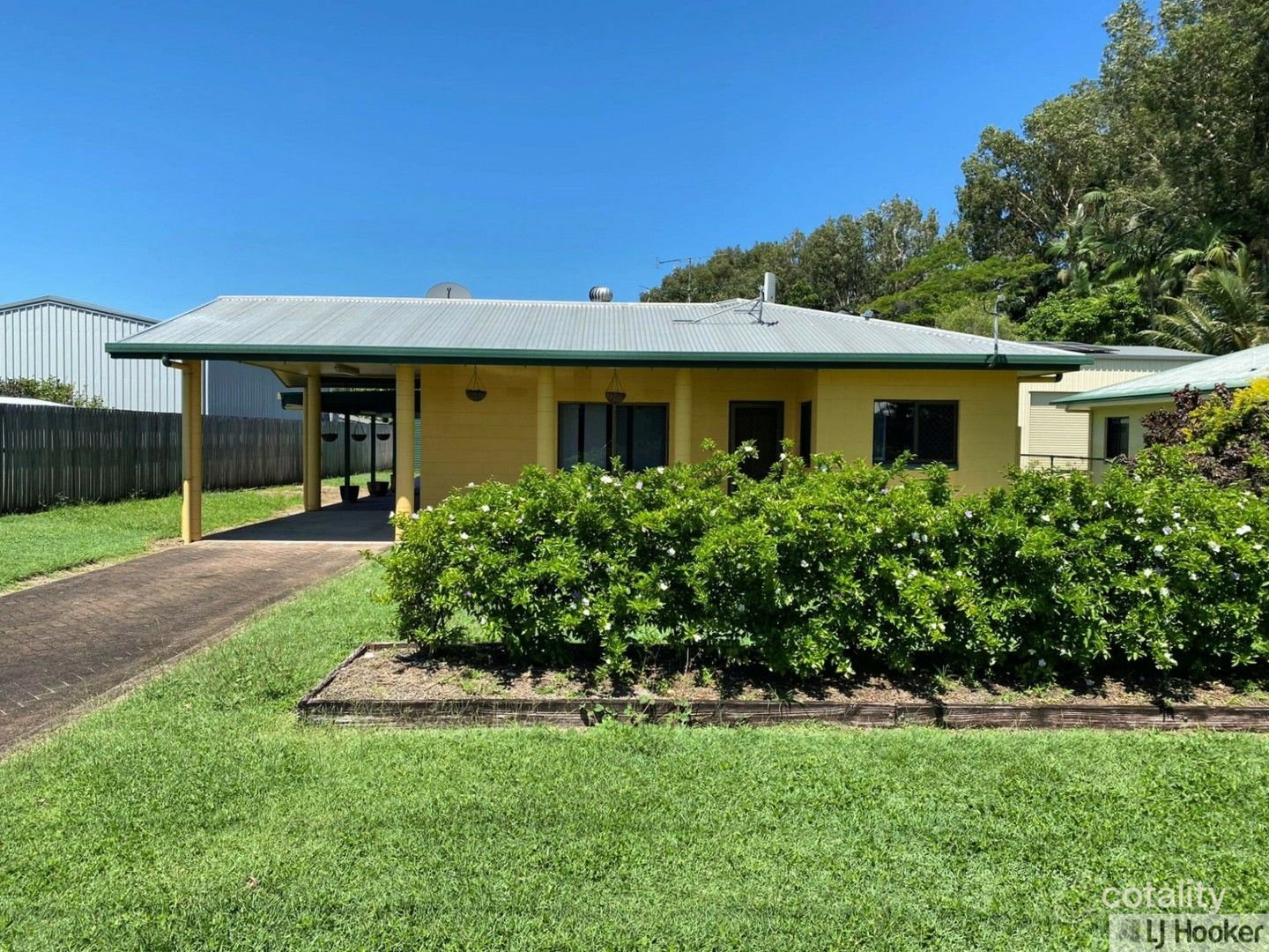 1 Acacia Cl, Tully Heads, QLD 4854