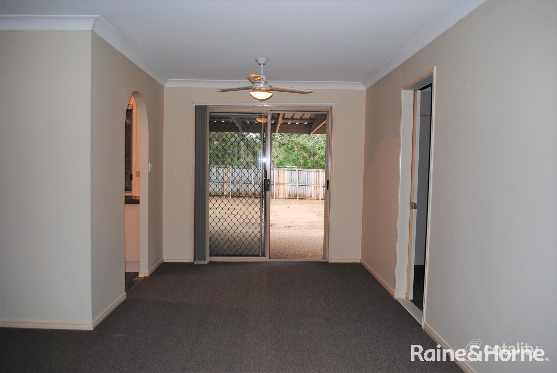 6 Palm Ave, Raceview, QLD 4305