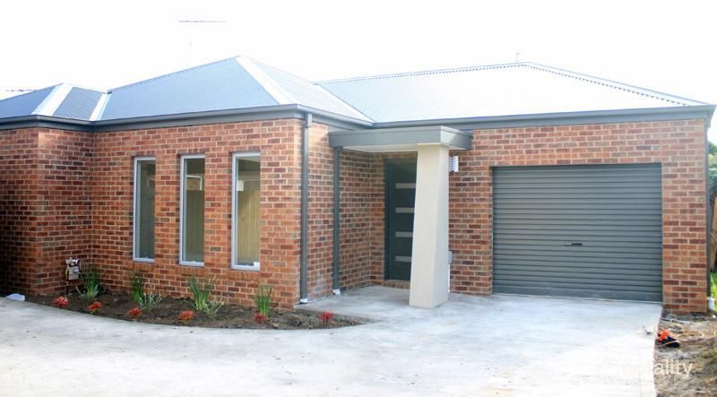 2/7 Lancaster Ave, Newcomb, VIC 3219
