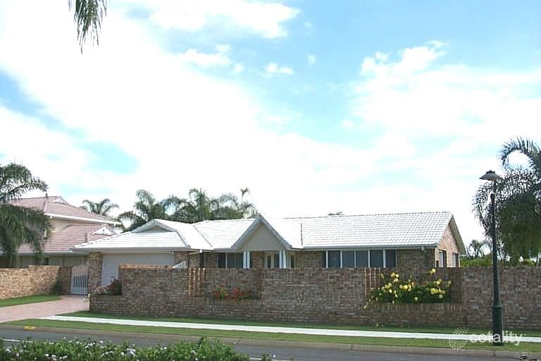 33 Santa Cruz Bvd, Clear Island Waters, QLD 4226