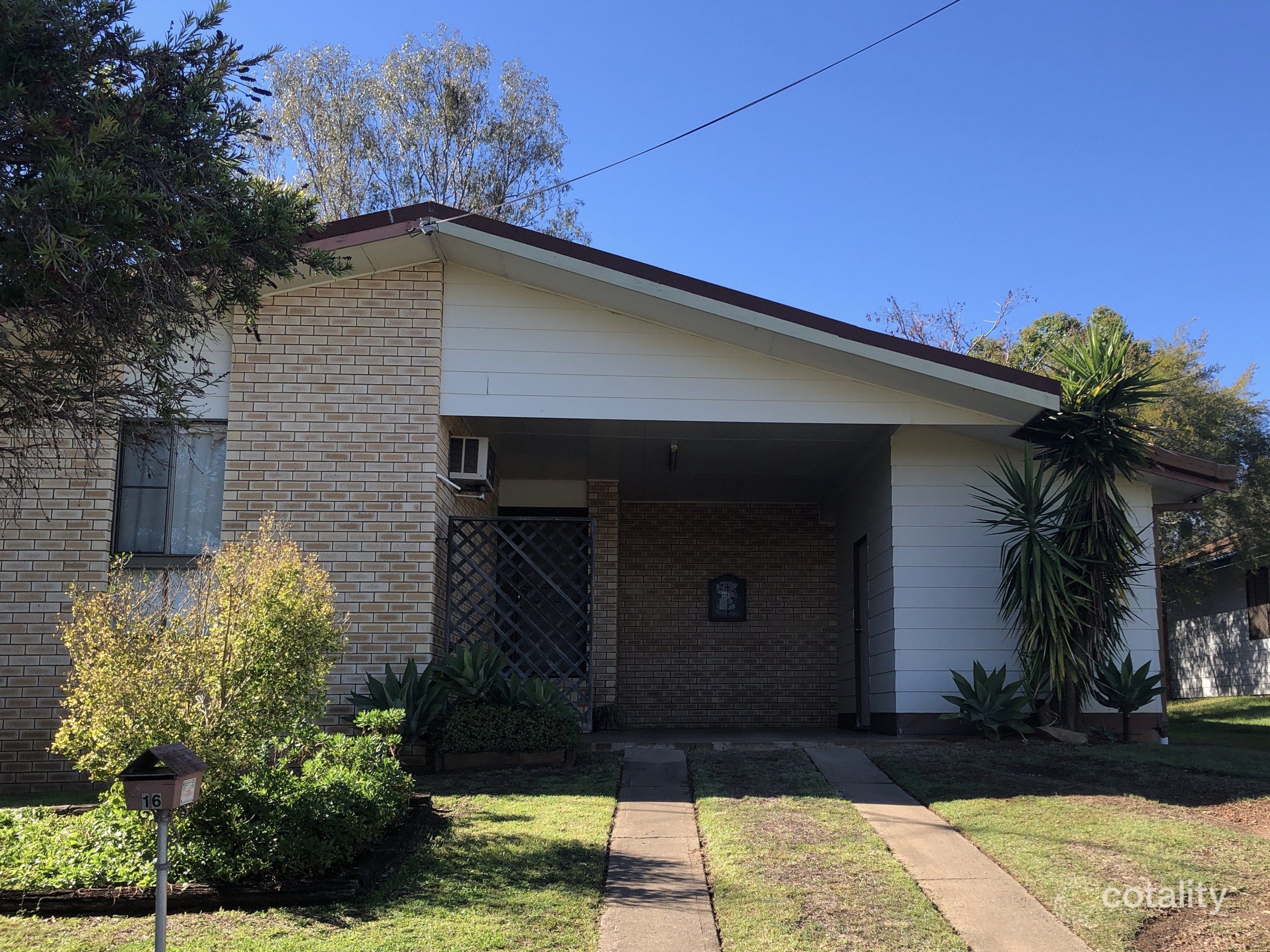 16 Hunter St, Nanango, QLD 4615