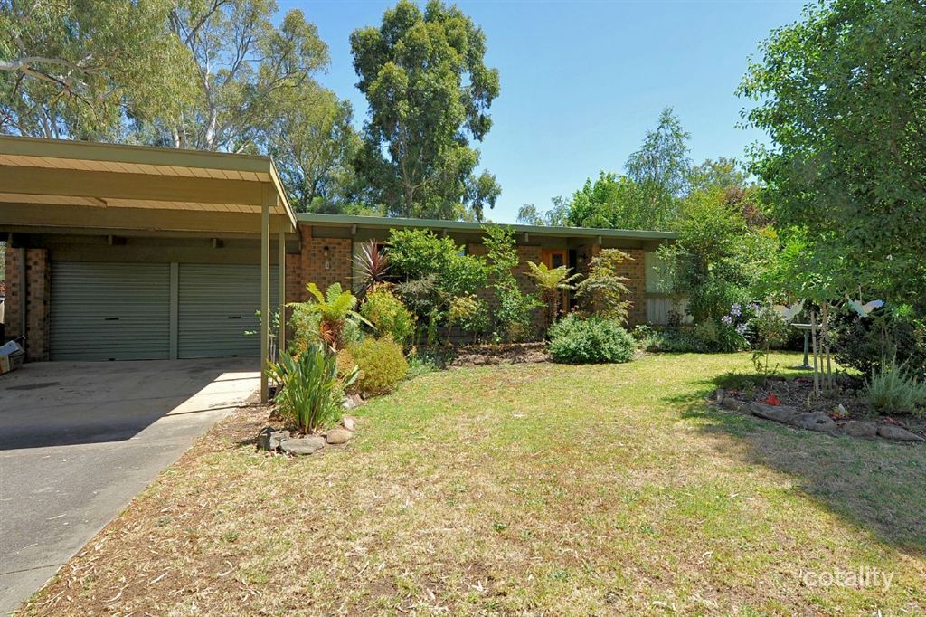 3 Dalpura Gr, Aberfoyle Park, SA 5159