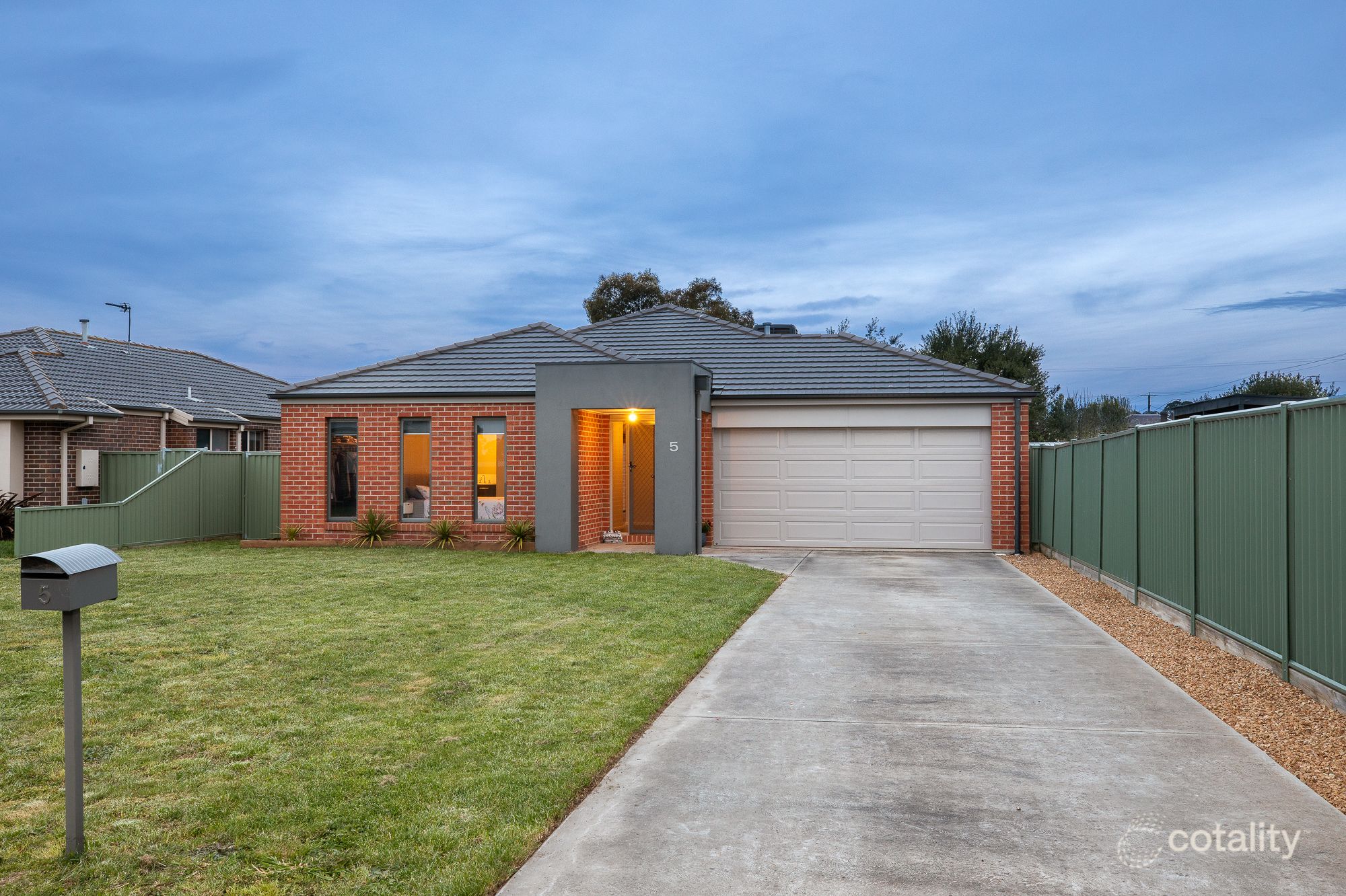 5 Crestmont Ct, Miners Rest, VIC 3352