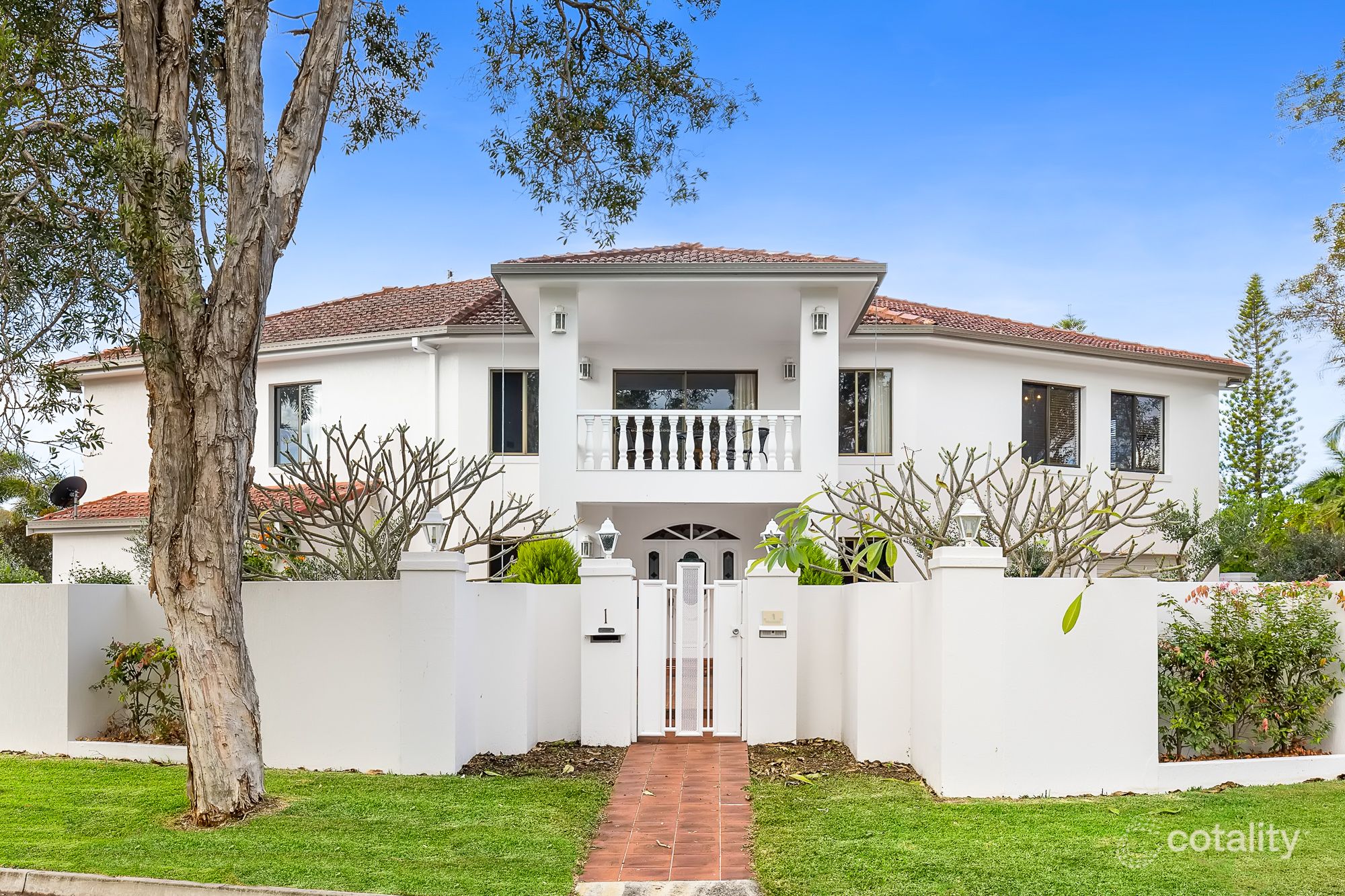 1 Marseille Ct, Bundall, QLD 4217