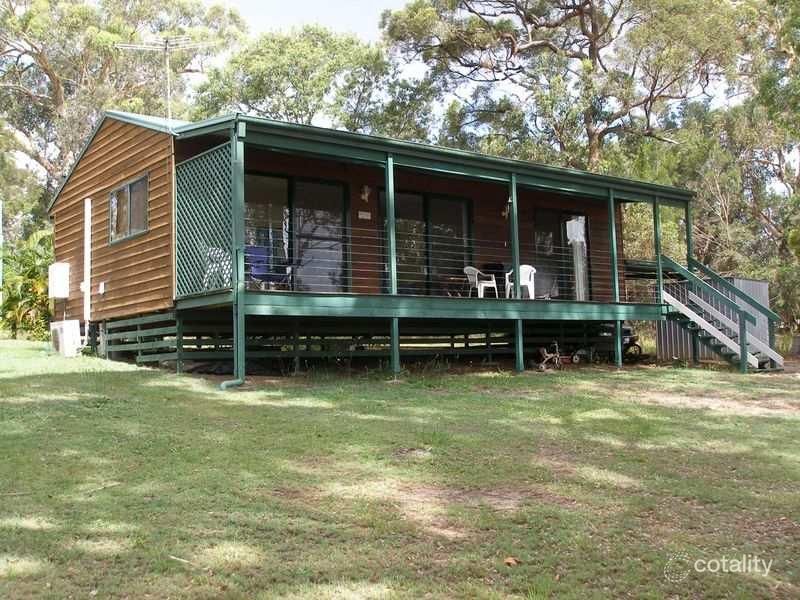 15 Coast Rd, Macleay Island, QLD 4184