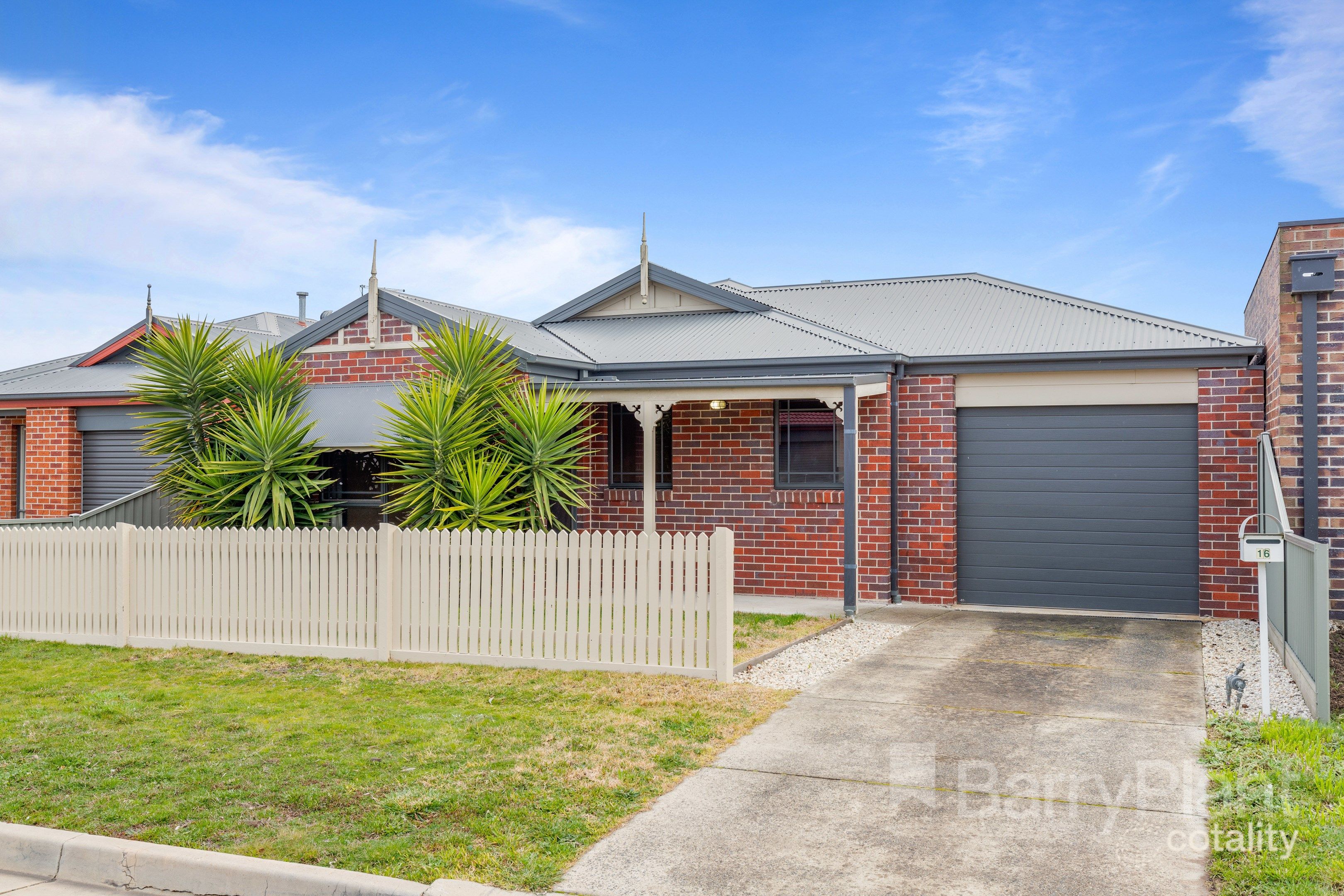 16 Yarra Park Dr, Sebastopol, VIC 3356