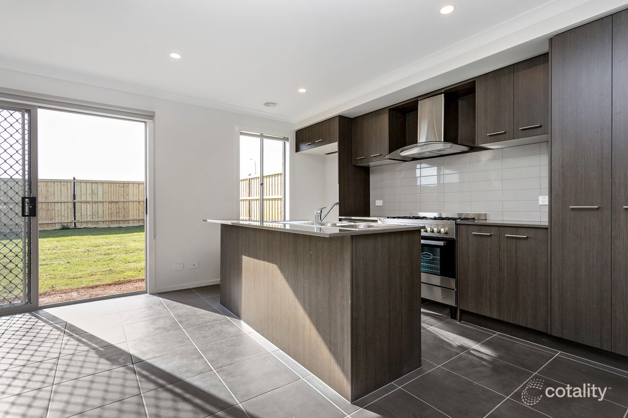 15 Keskadale Way, Clyde North, VIC 3978