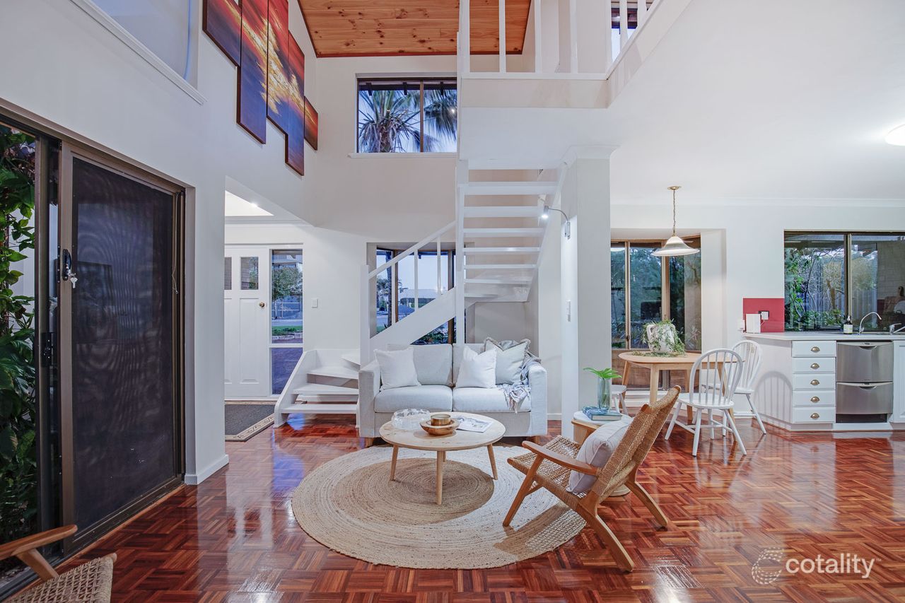 4 Lake Carine Gdns, Carine, WA 6020