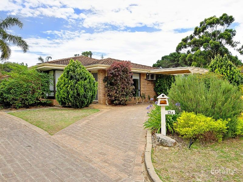 13a Moore Gdns, Kardinya, WA 6163