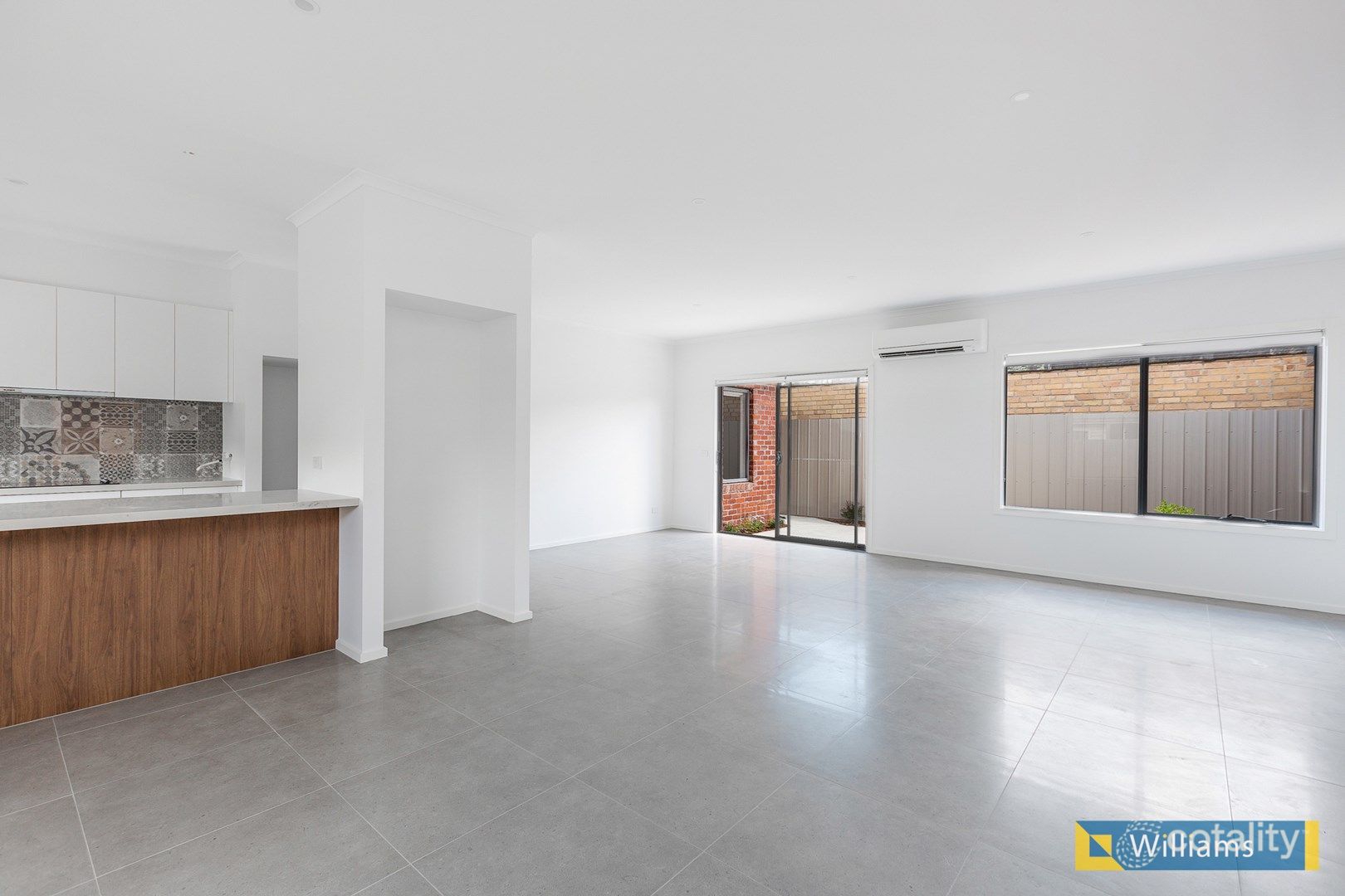 2/43 Eames Ave, Brooklyn, VIC 3012