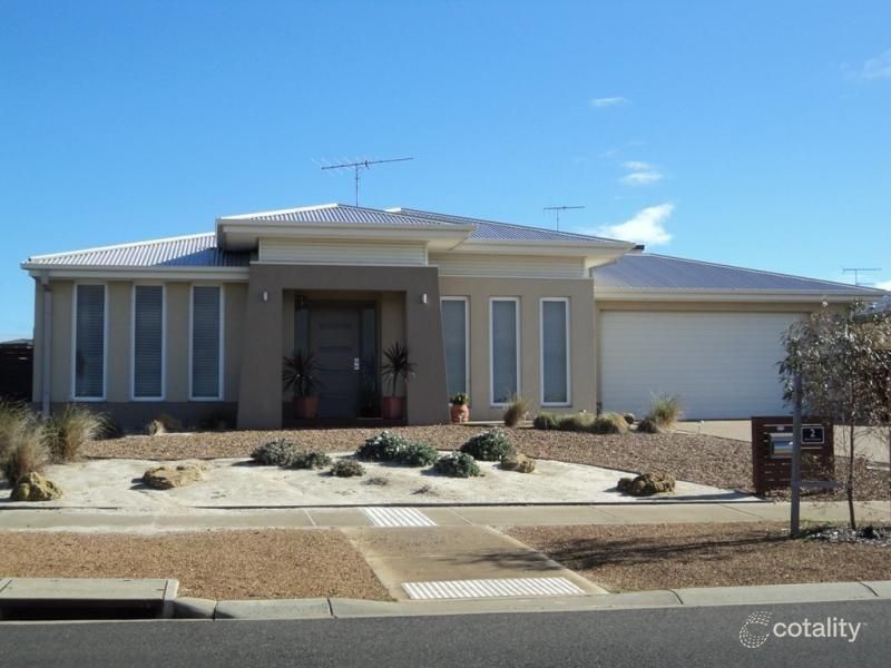 2 Wave Cres, Torquay, VIC 3228