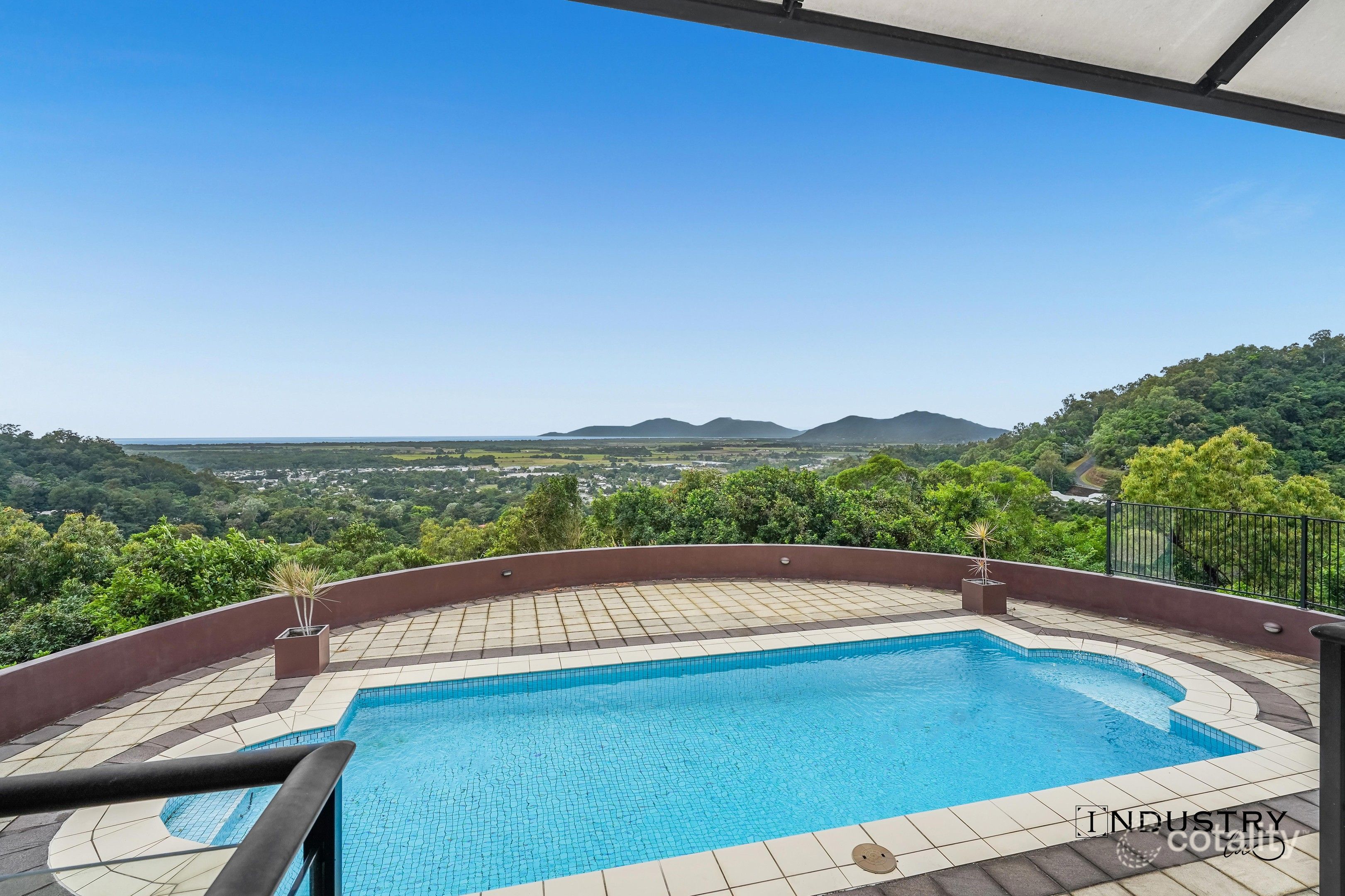 6-8 Chatham Tce, Smithfield, QLD 4878