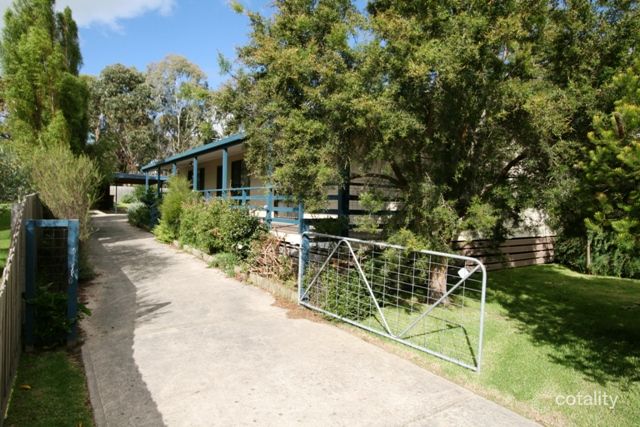 11 Outlook Dr, Cowes, VIC 3922