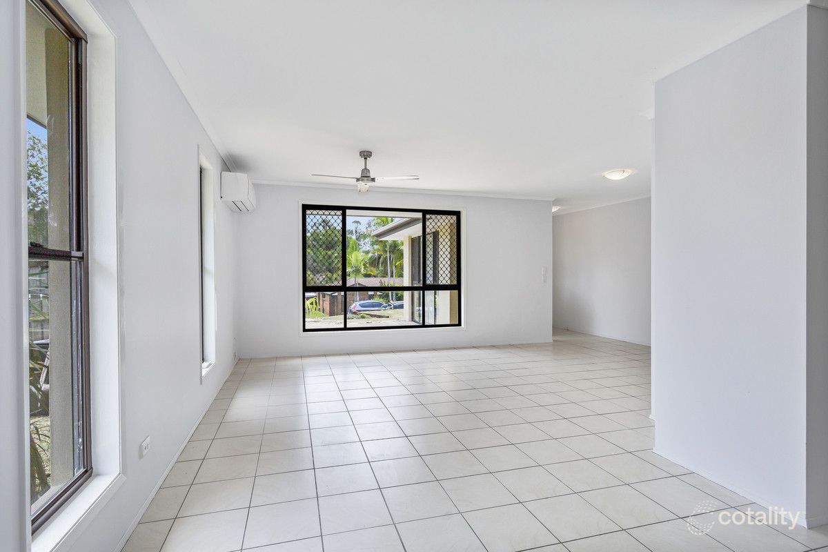 11 Richard Cres, Highland Park, QLD 4211